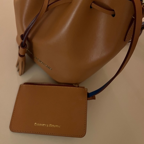 Dooney & Bourke leather bucket bag - Picture 3 of 7